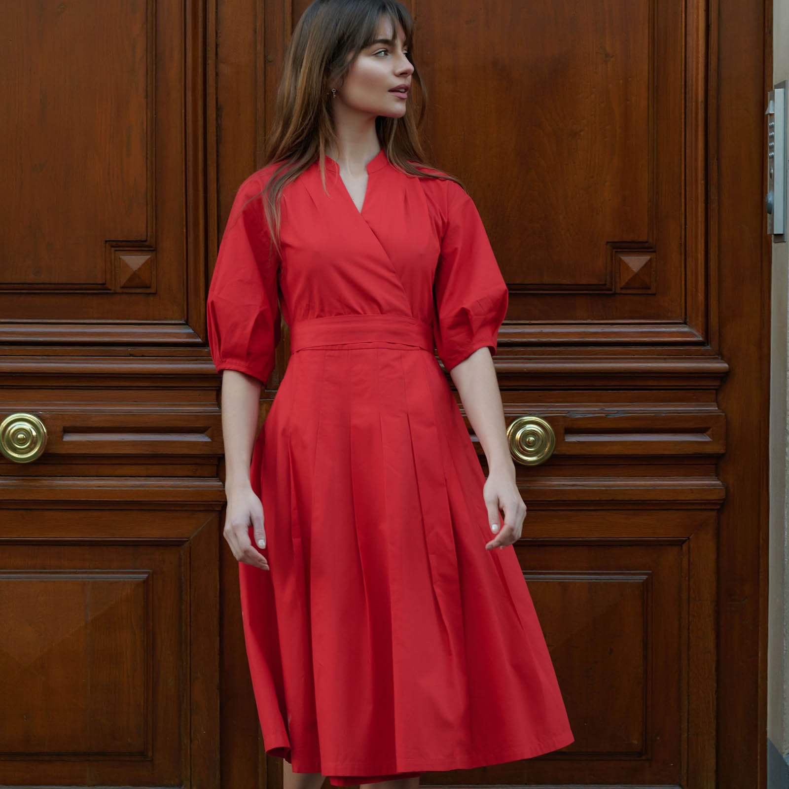 Midi dresses: A must-have for your luxury clothing collection