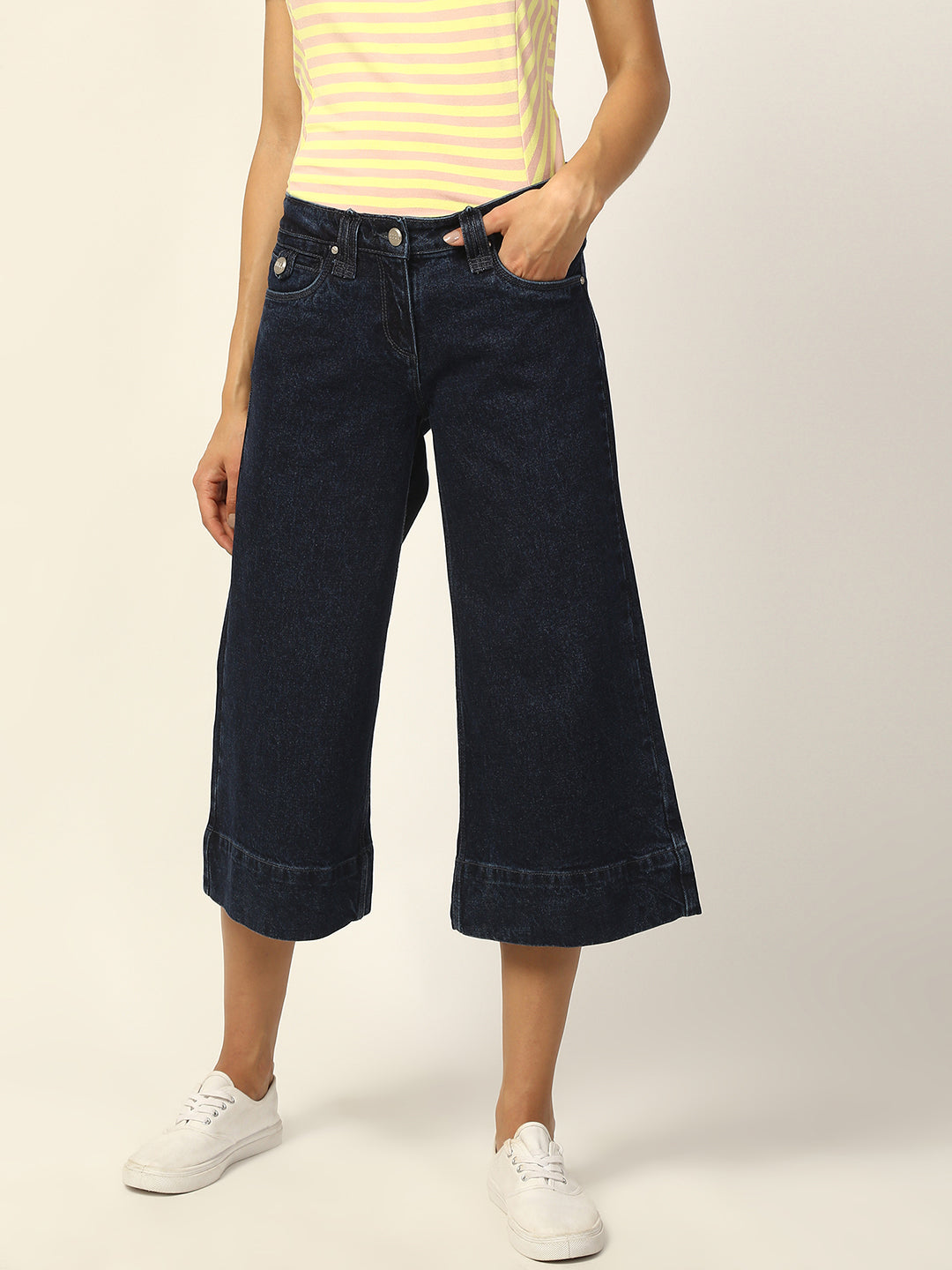 Elle Women Blue Solid Flared Fit Jeans