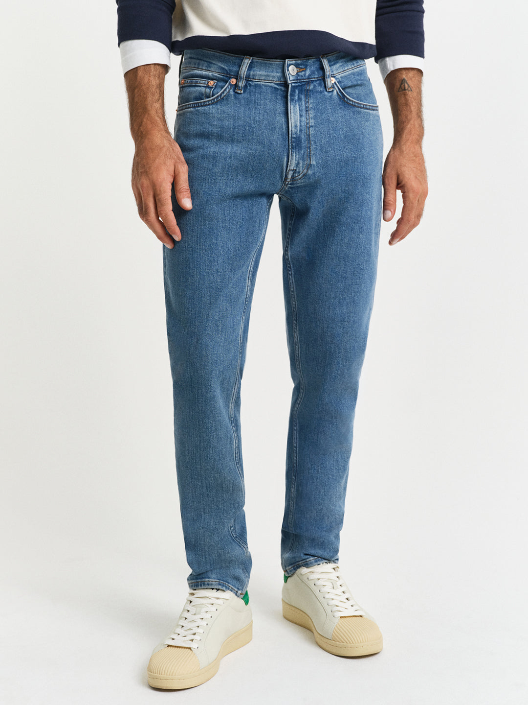 Gant Men Blue Slim Fit Solid Jeans