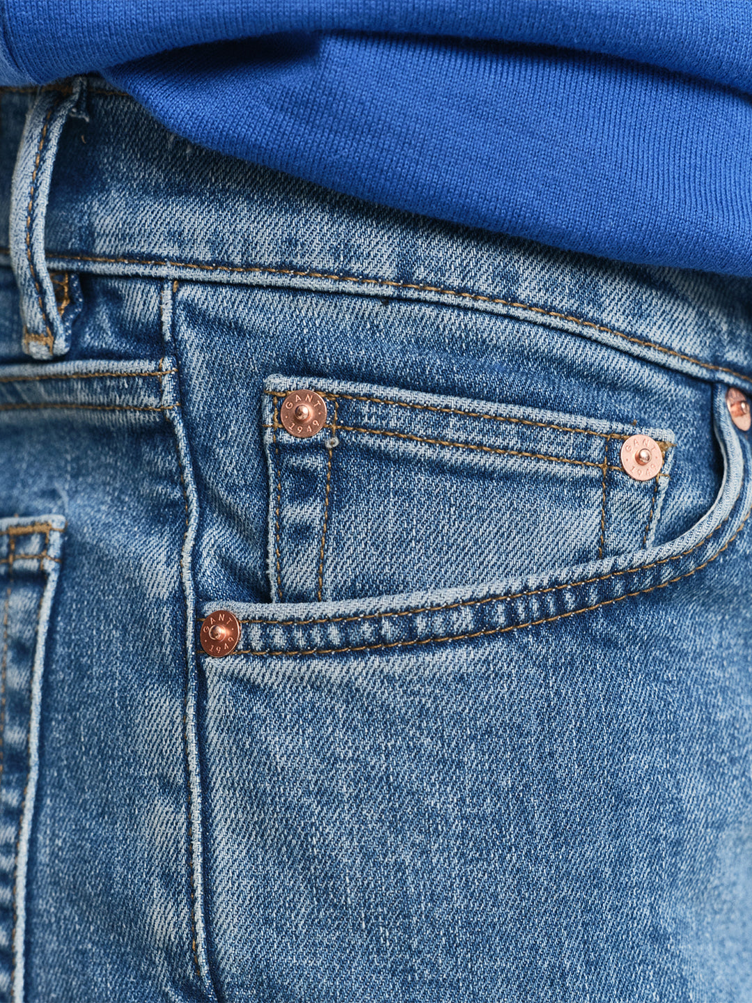 Gant Men Blue Regular Fit Solid Jeans