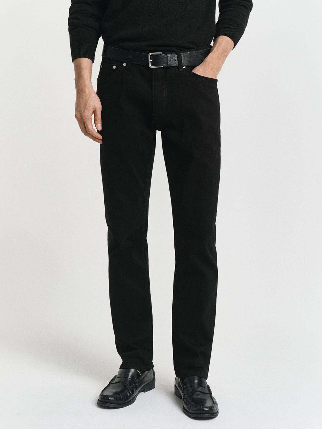 Gant Men Black Regular Fit Solid Jeans