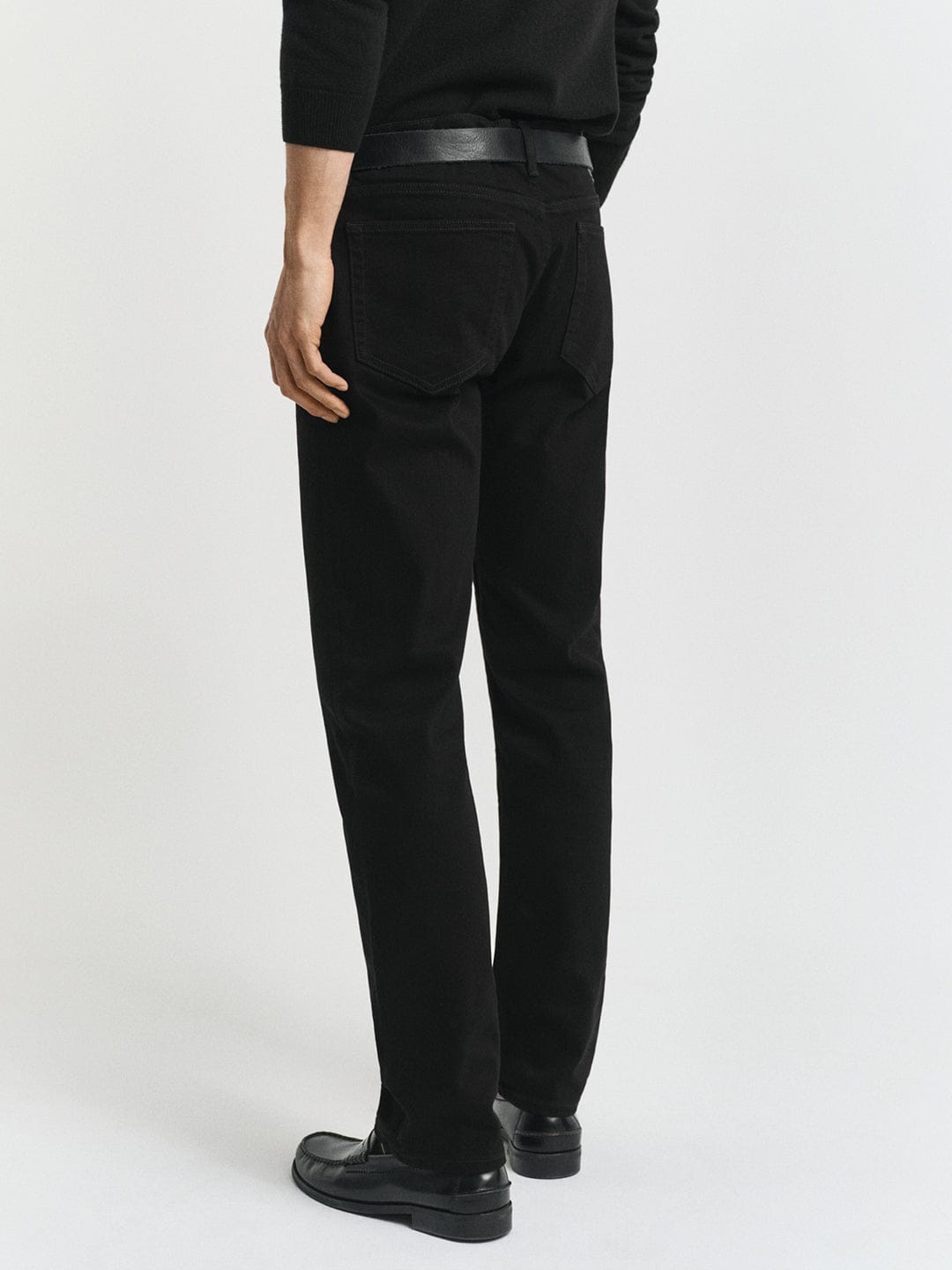 Gant Men Black Regular Fit Solid Jeans