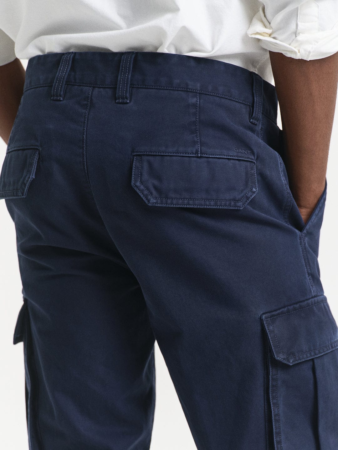 Gant Men Blue Regular Fit Solid Trouser