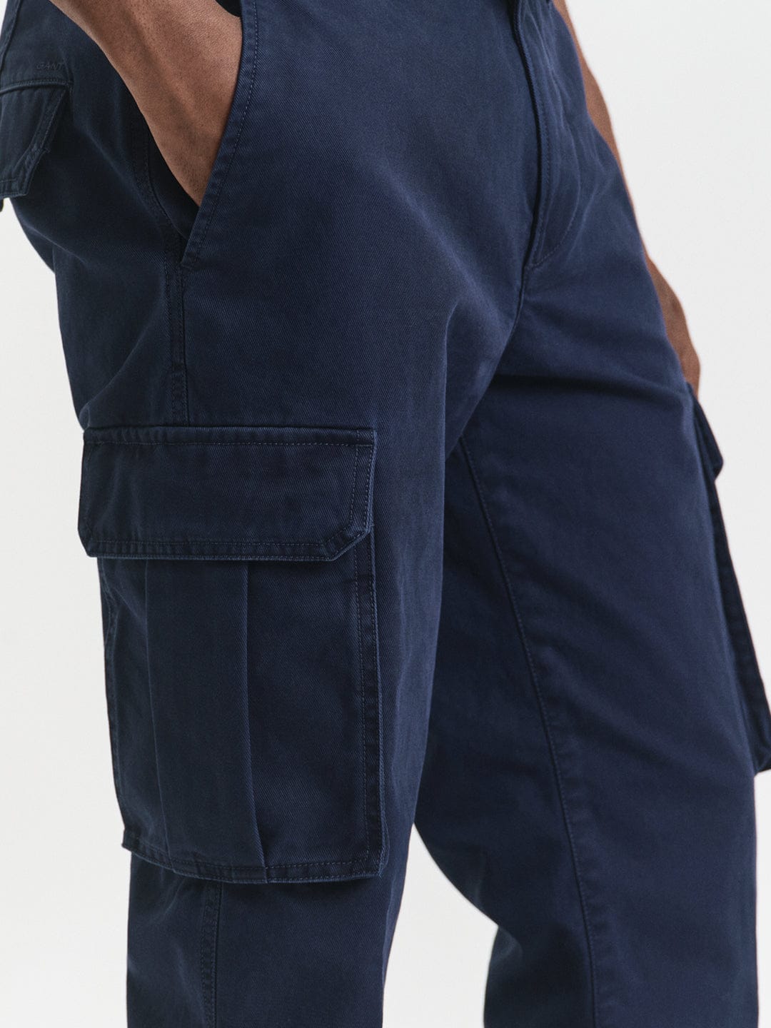 Gant Men Blue Regular Fit Solid Trouser