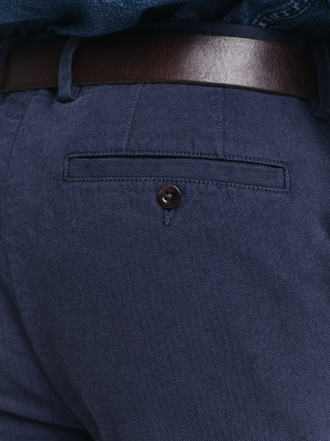 Gant Men Blue Slim Fit Solid Trouser
