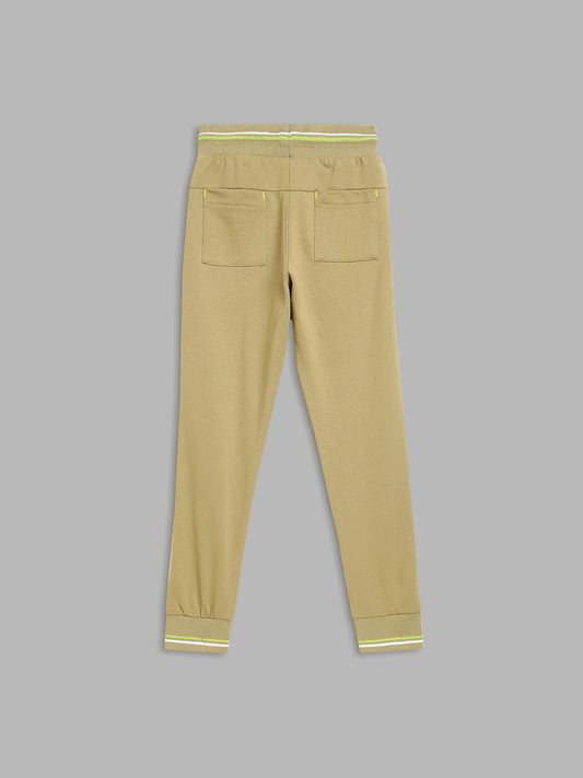 Blue Giraffe Boys Green Colorblocked Straight Fit Mid-Rise Jogger Style Track Pants