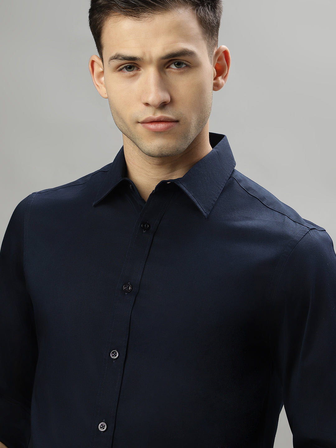 Iconic Men Navy Blue Solid Spread Collar Full Sleeves Shirt