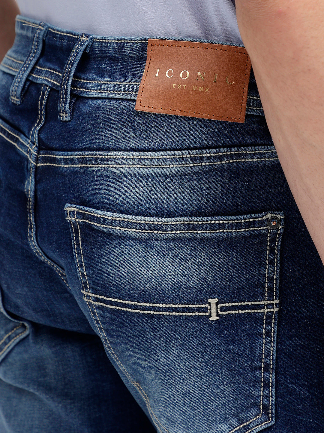 Iconic Men Blue Solid Straight Fit Mid-Rise Jeans