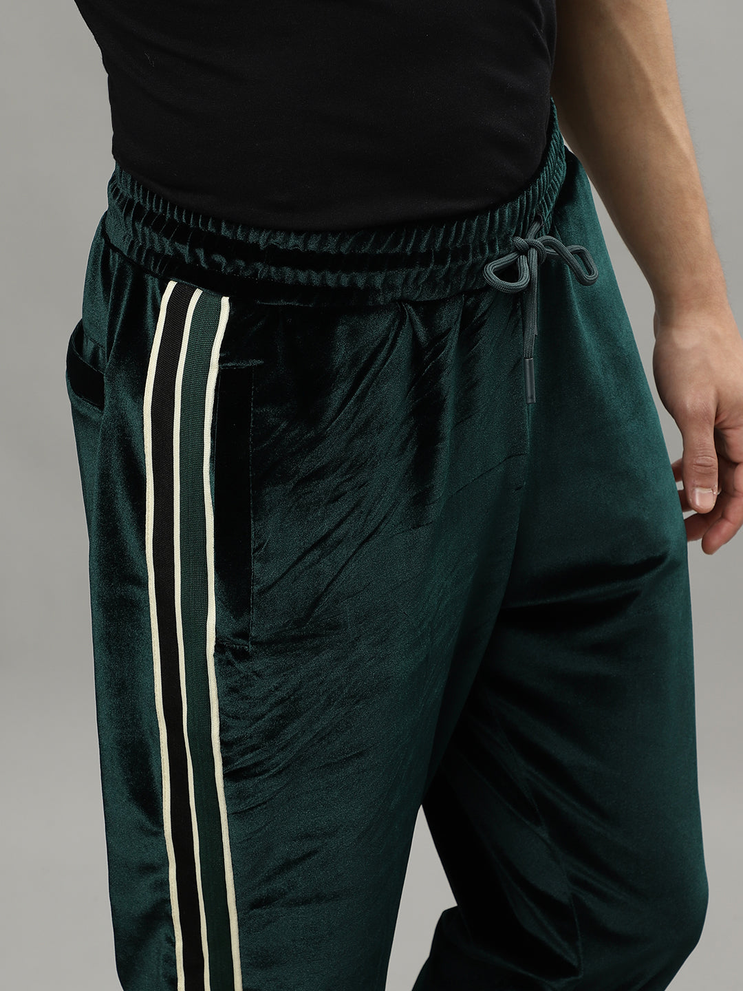 Iconic Men Green Solid Regular Fit Mid-Rise Track Pants