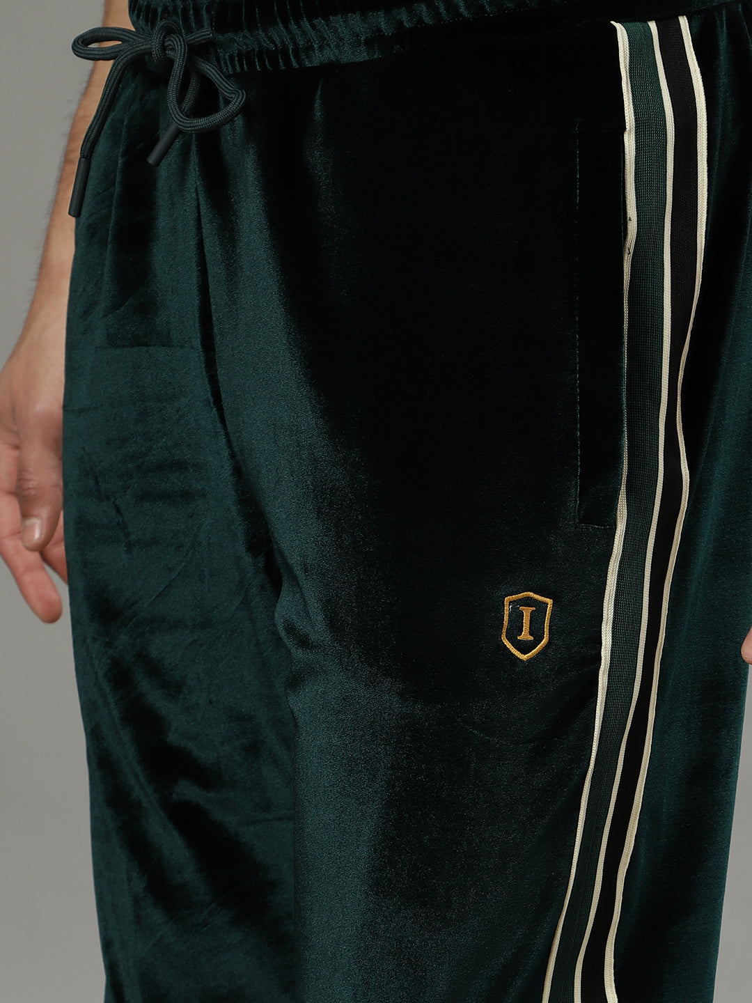 Iconic Men Green Solid Regular Fit Mid-Rise Track Pants
