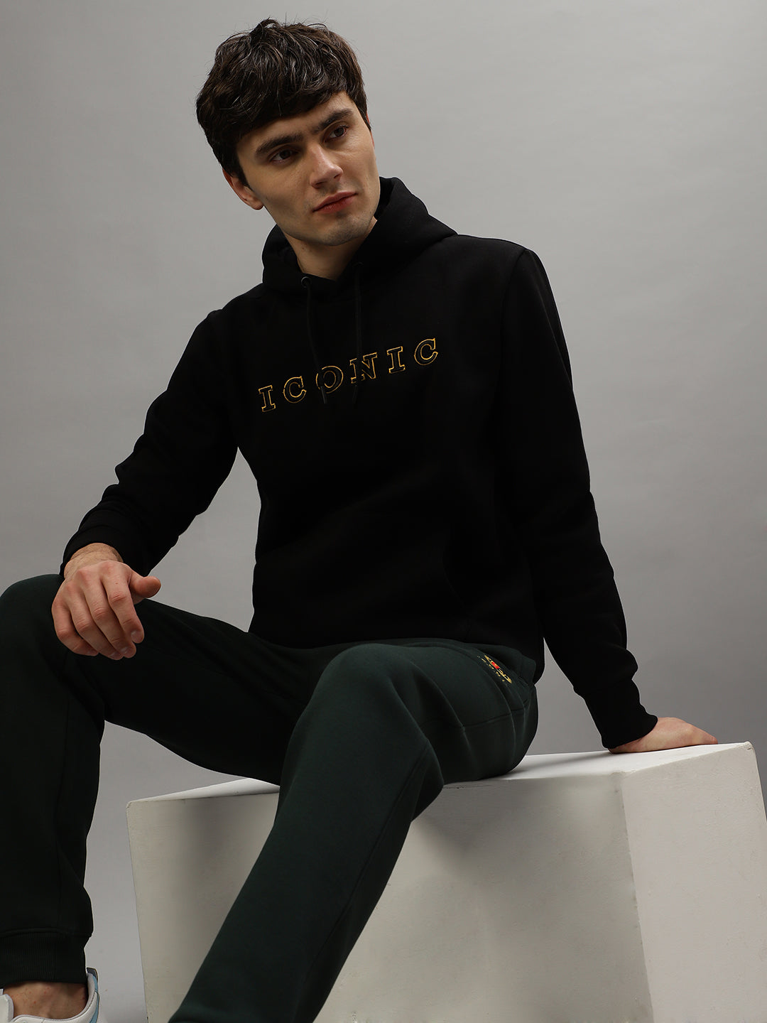 Iconic Men Black Solid Round Neck Full Sleeves Sweatshirt