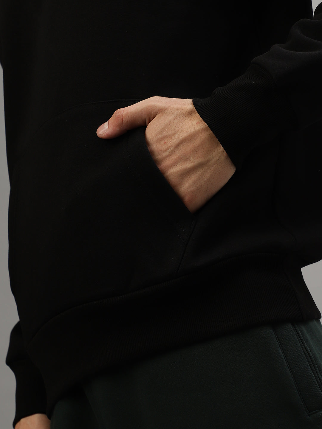 Iconic Men Black Solid Round Neck Full Sleeves Sweatshirt