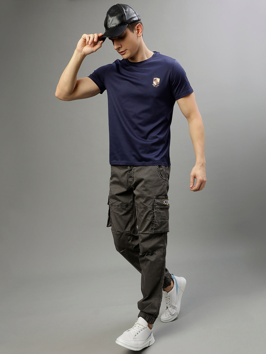 Iconic Men Navy Blue Solid Round Neck Short Sleeves Tshirt