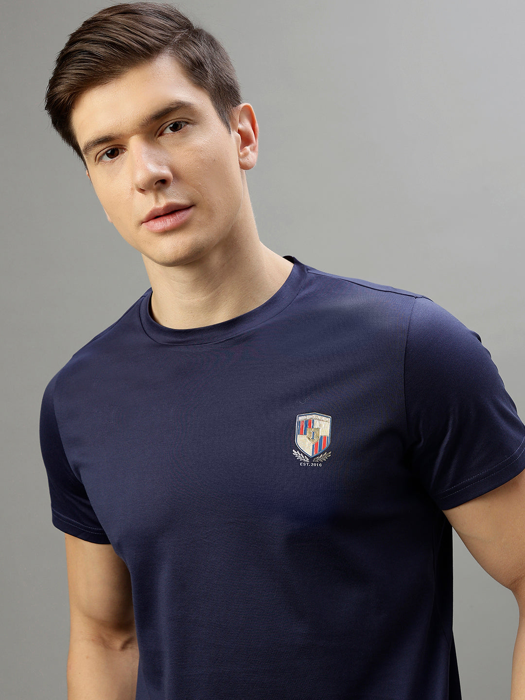 Iconic Men Navy Blue Solid Round Neck Short Sleeves Tshirt