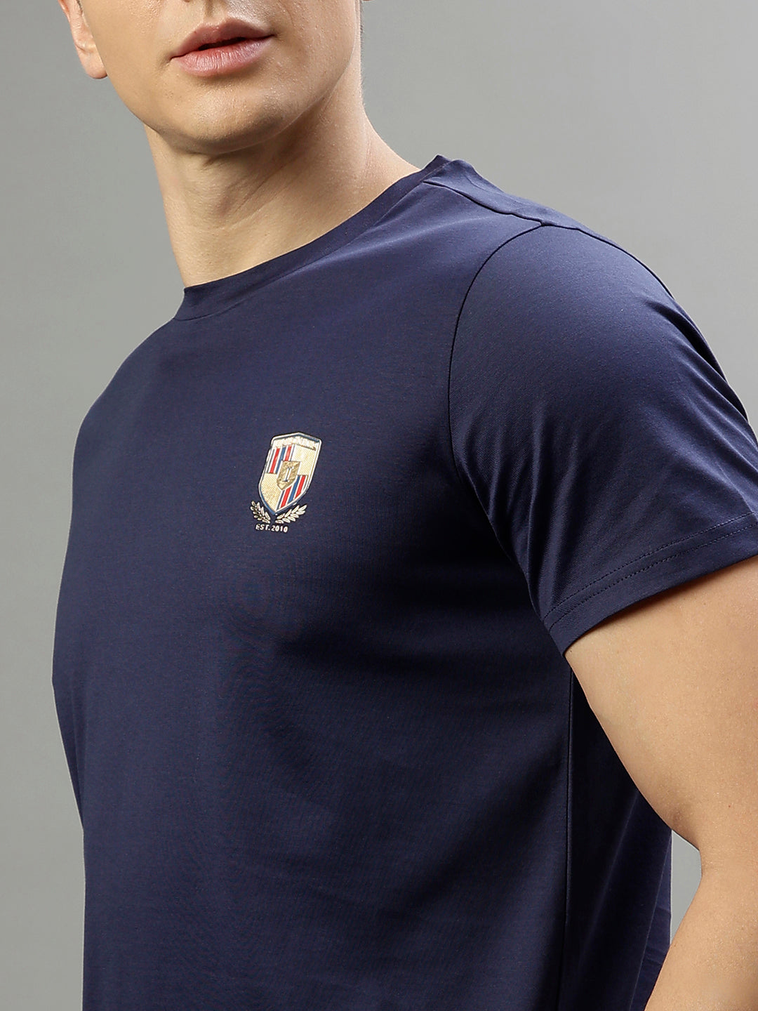 Iconic Men Navy Blue Solid Round Neck Short Sleeves Tshirt