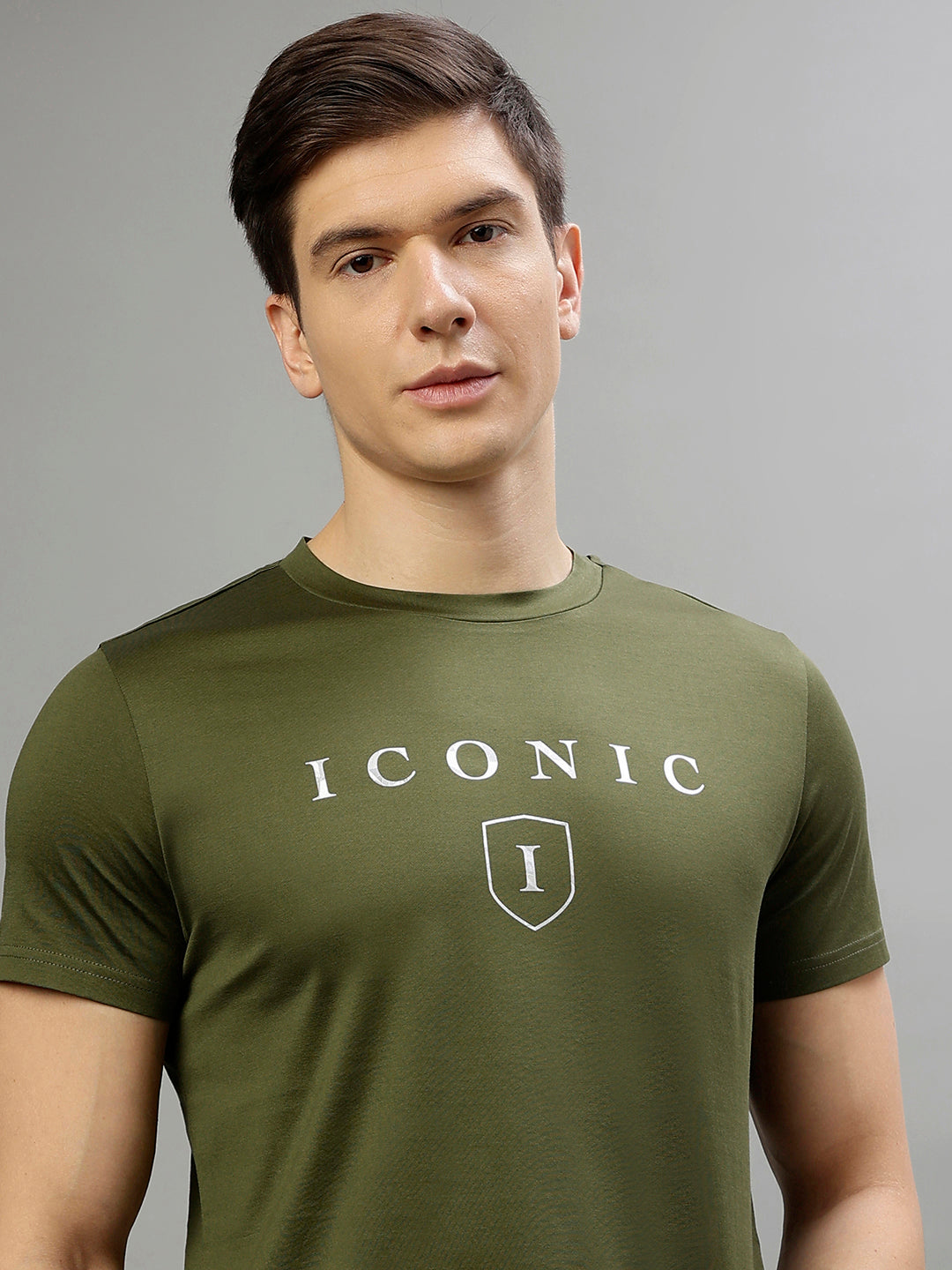 Iconic Men Green Solid Round Neck Short Sleeves Tshirt