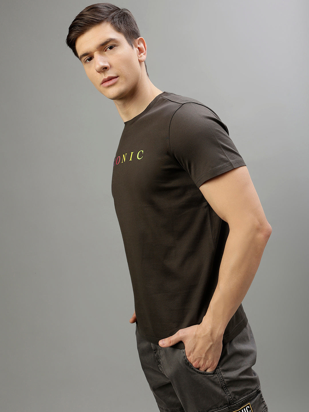Iconic Men Black Solid Round Neck Short Sleeves Tshirt