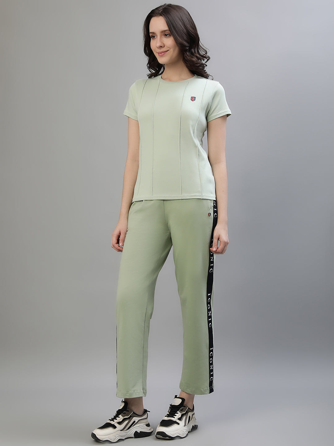 Iconic Women Green Solid Round Neck Short Sleeves Tshirt