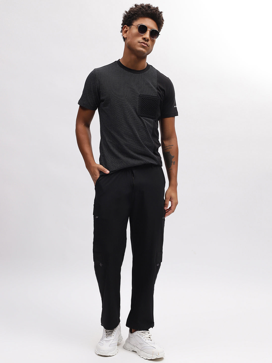 Iconic Men Black Solid Relaxed Fit Trouser