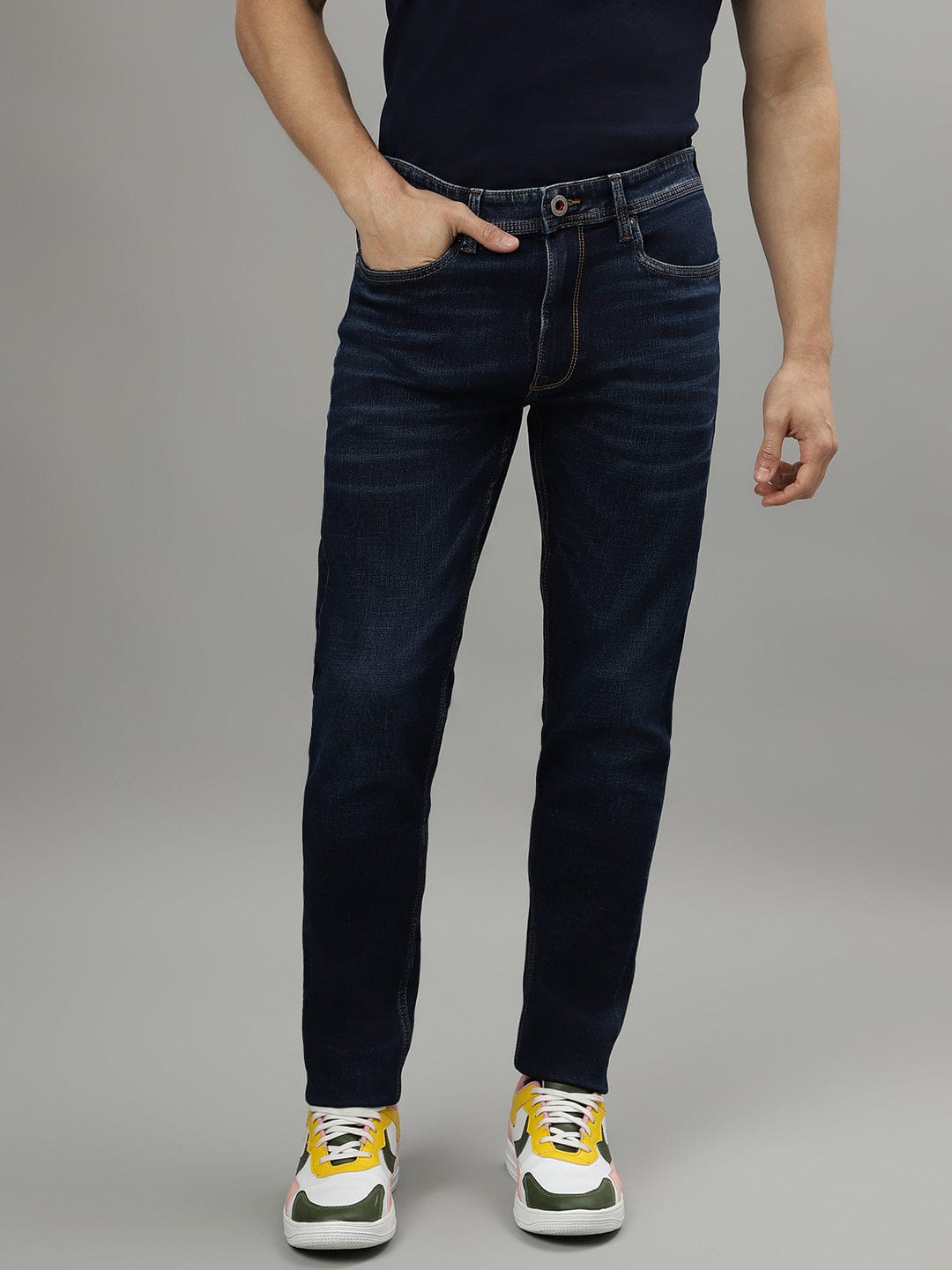 Iconic Men Blue Tapered Fit Jeans