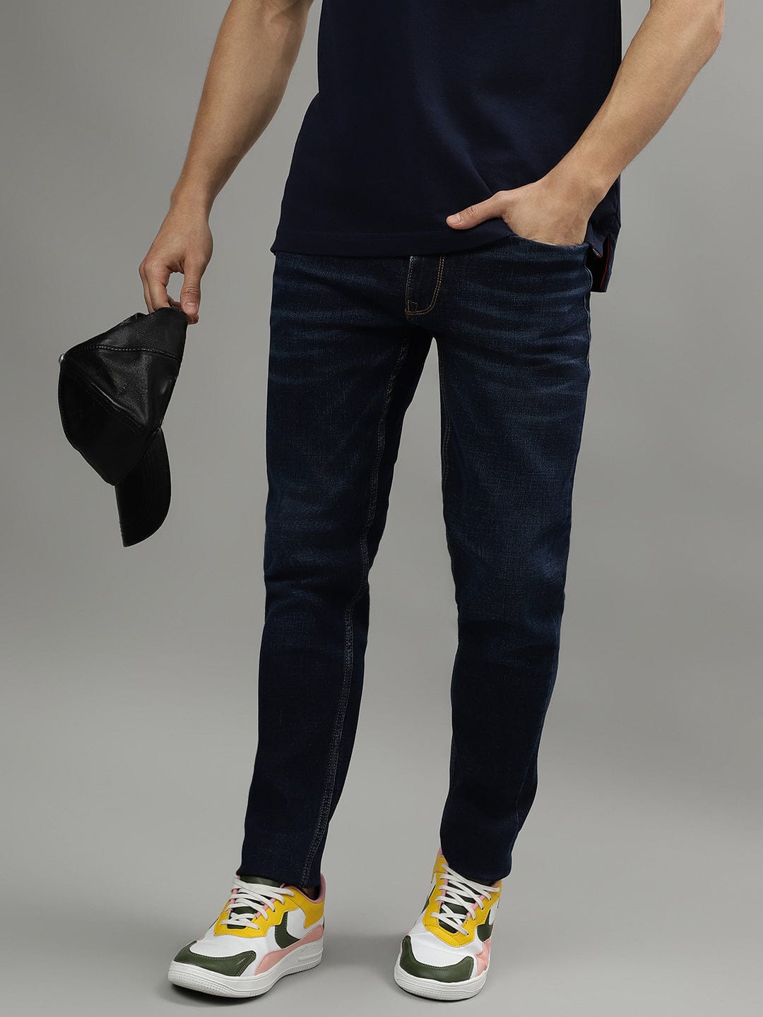 Iconic Men Blue Tapered Fit Jeans
