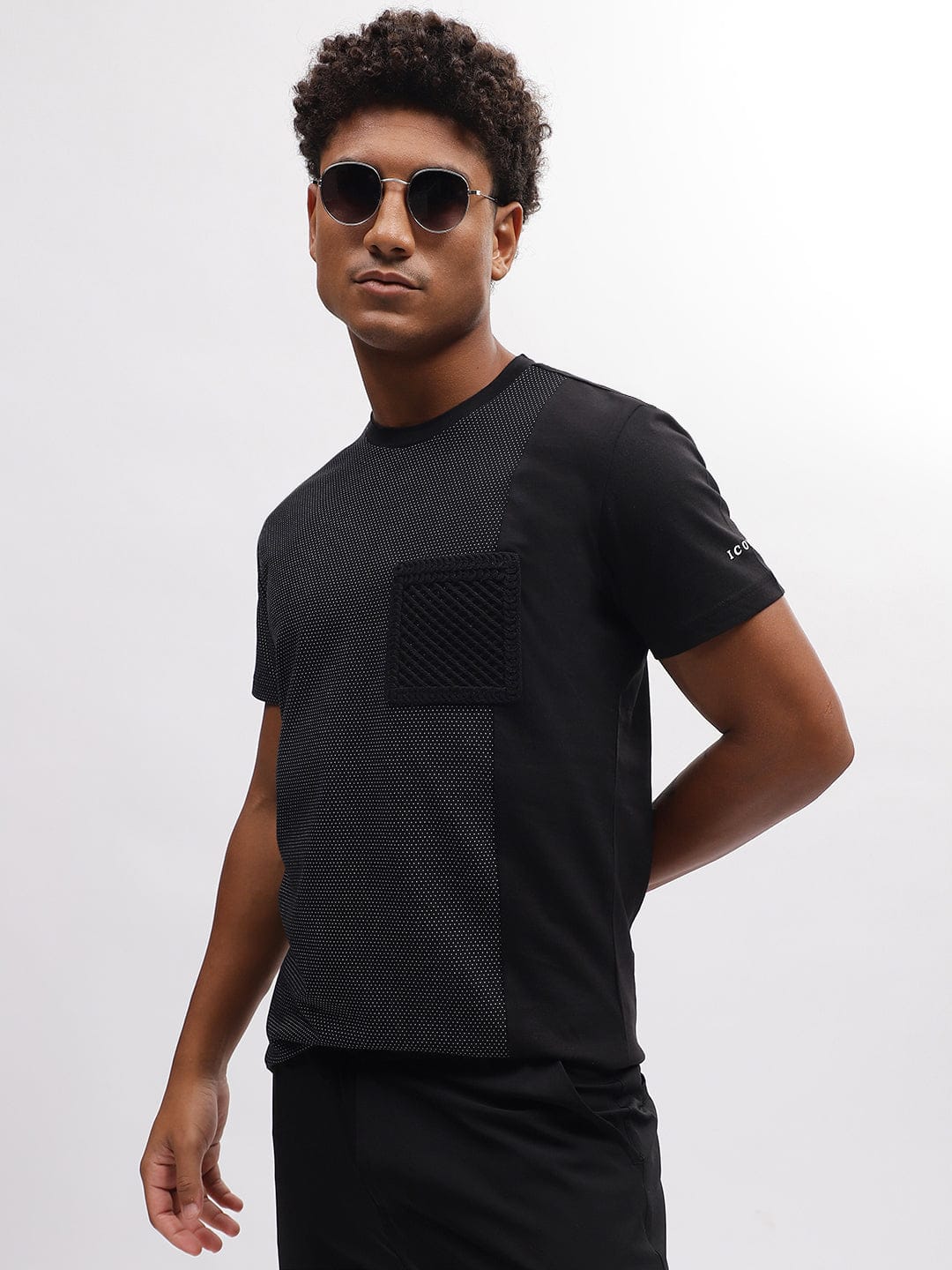 Iconic Men Black Round Neck Tshirt