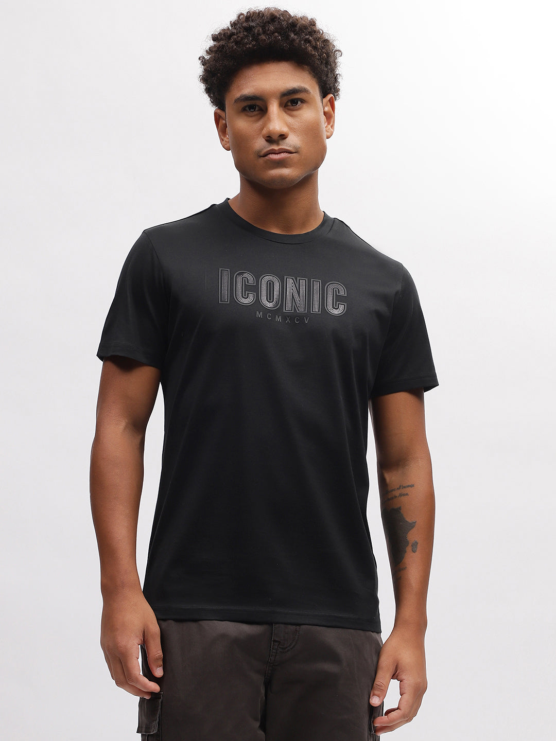 Iconic Men Black Solid Round Neck Short Sleeves T-Shirt