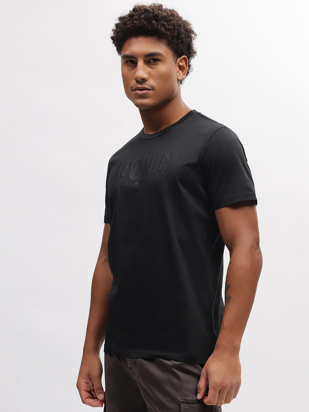 Iconic Men Black Solid Round Neck Short Sleeves T-Shirt