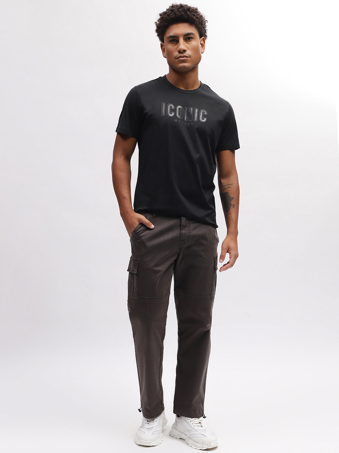 Iconic Men Black Solid Round Neck Short Sleeves T-Shirt