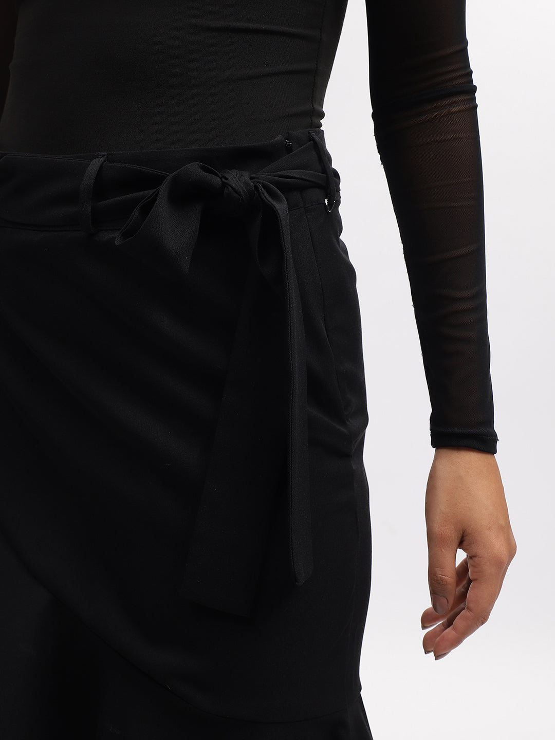 Iconic Women Black Solid Regular Fit Skirt