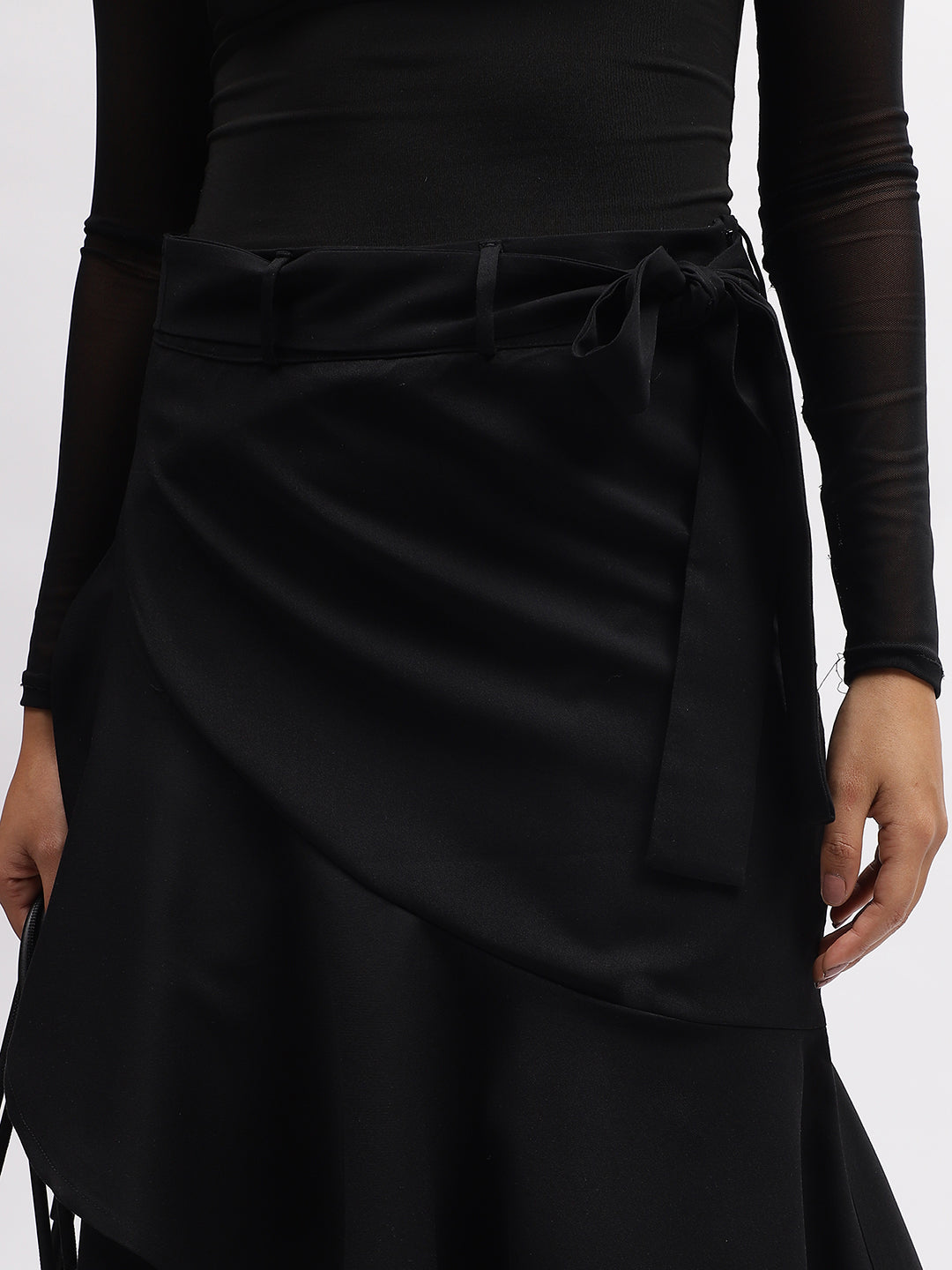 Iconic Women Black Solid Regular Fit Skirt