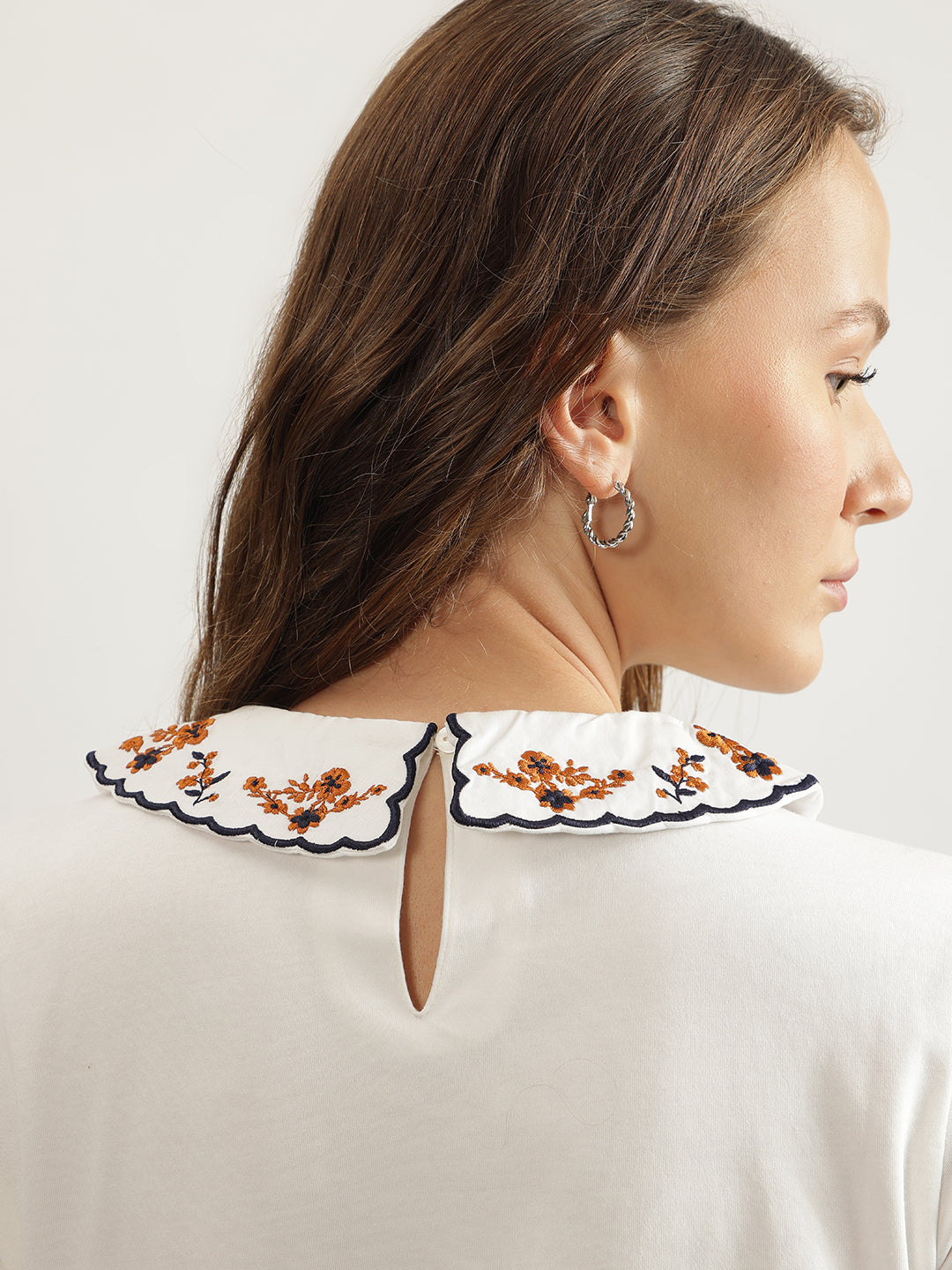 Elle Women Off White Solid Peter Pan Collar Short Sleeves Tshirt