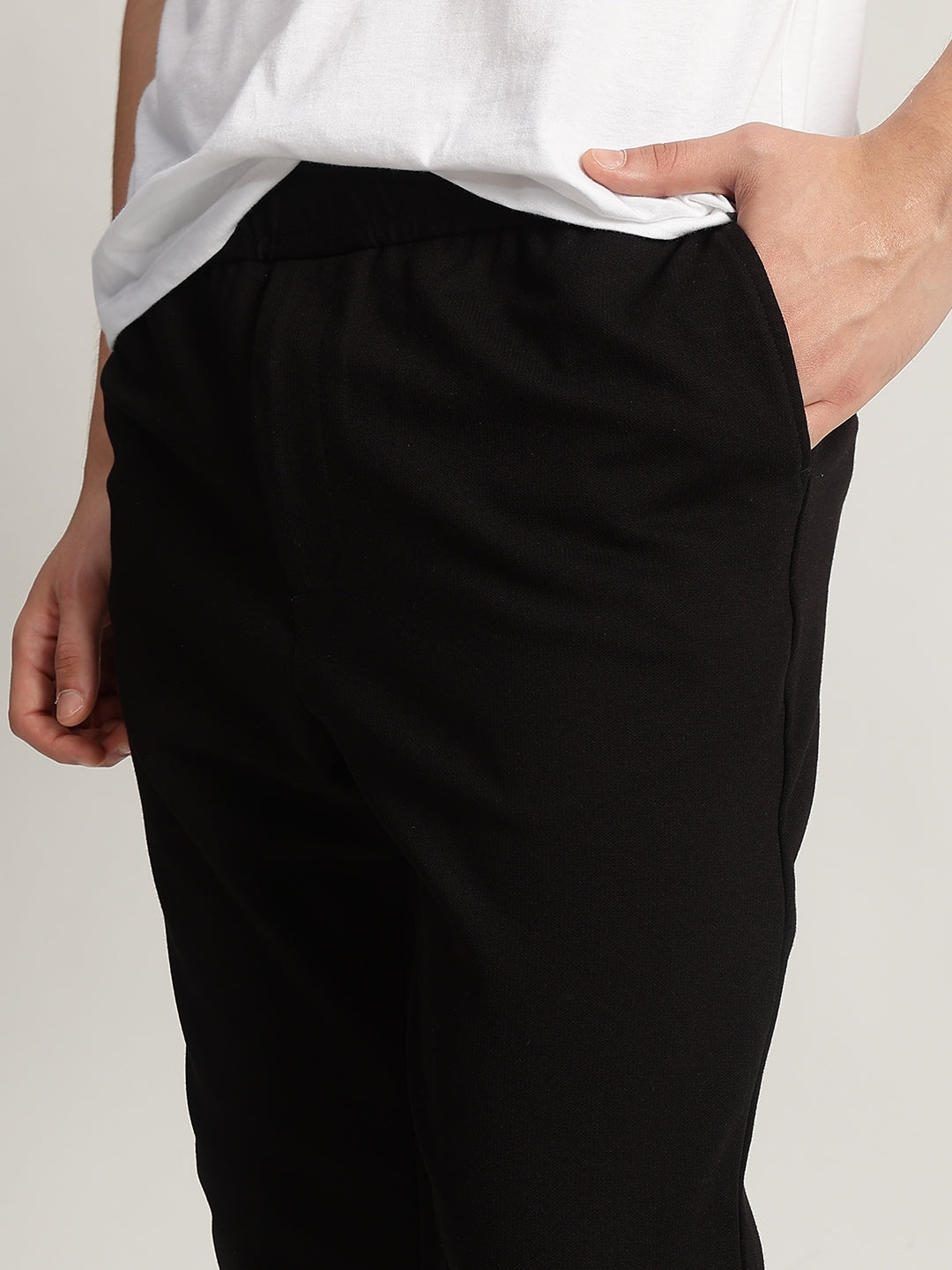 Iconic Men Black Regular Fit Solid Jogger