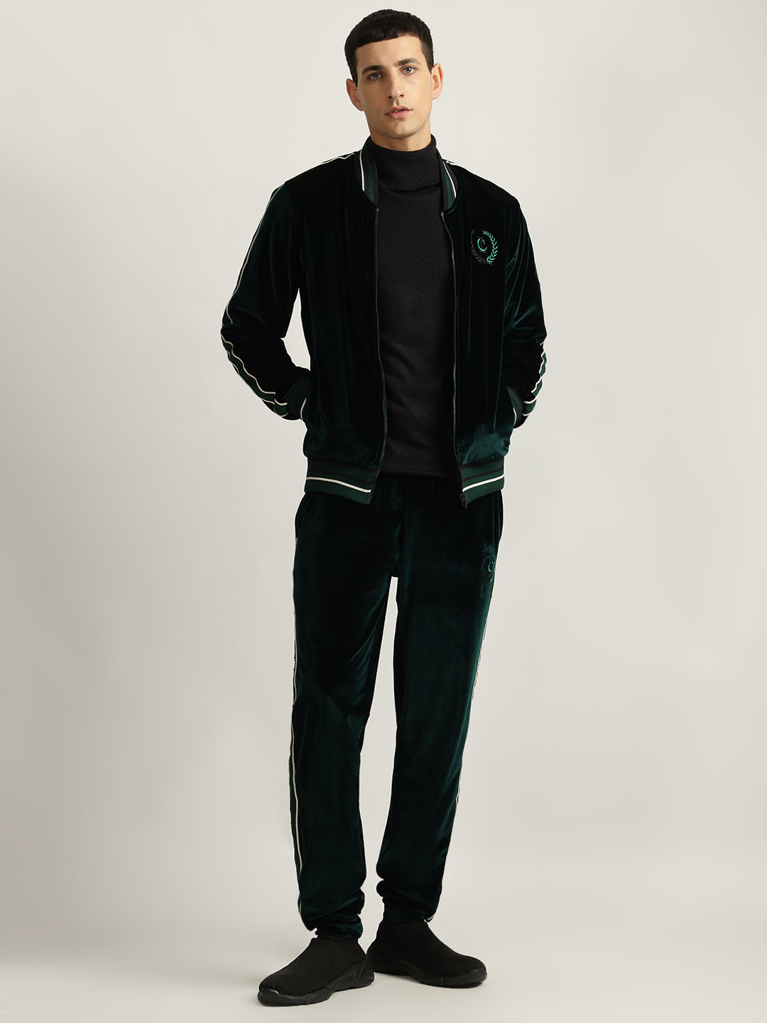 Iconic Men Green Solid Stand Collar Full Sleeves Zip Through Sweatshirt