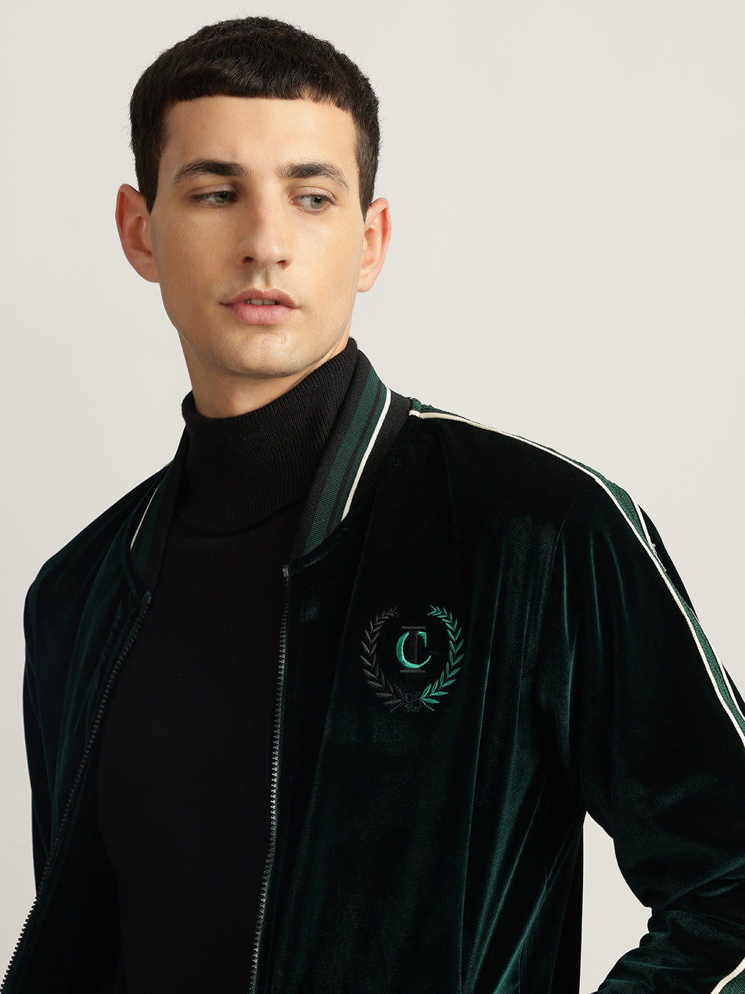 Iconic Men Green Solid Stand Collar Full Sleeves Zip Through Sweatshirt