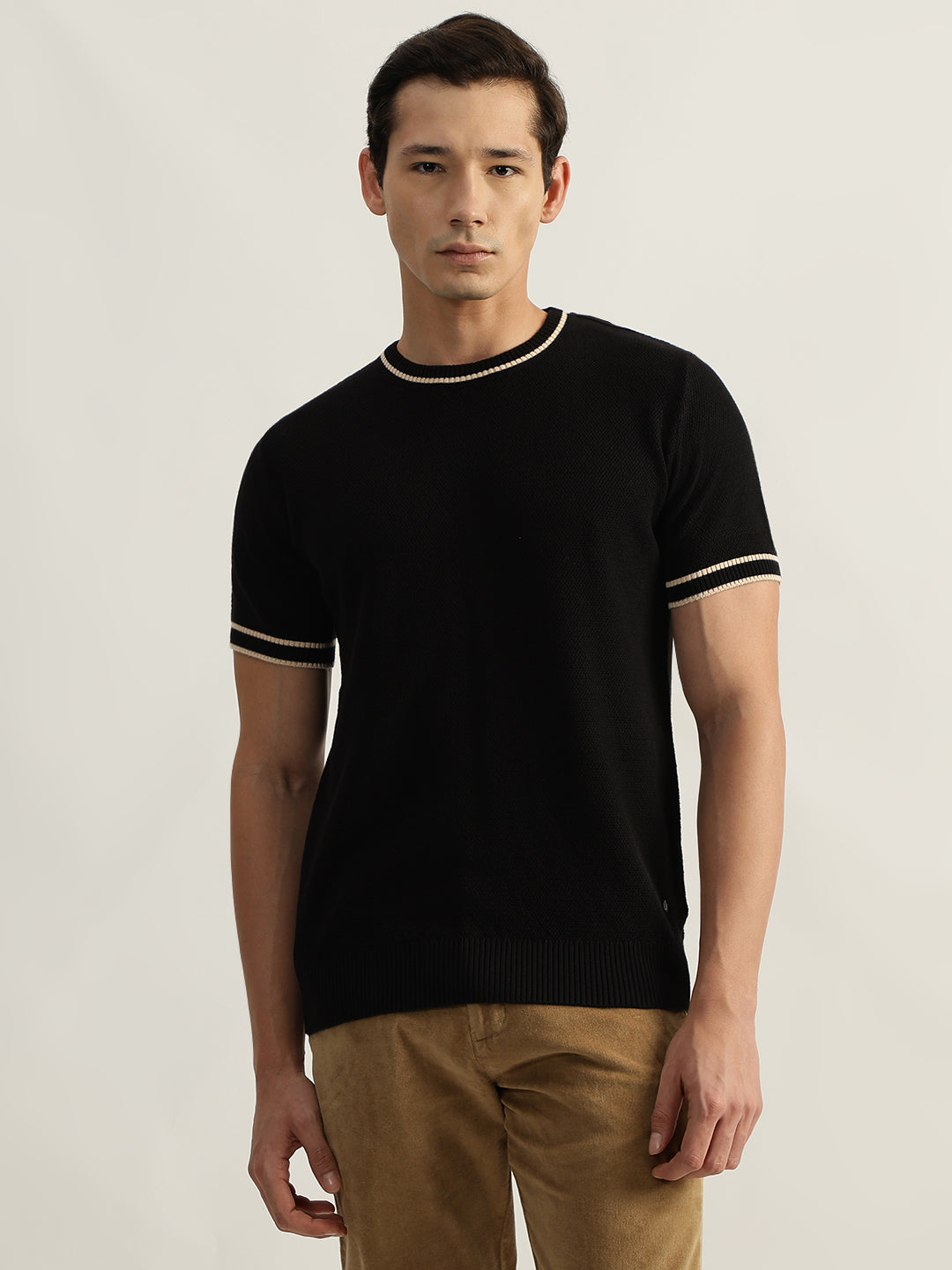 Iconic Men Black Solid Round Neck Short Sleeves Tshirt