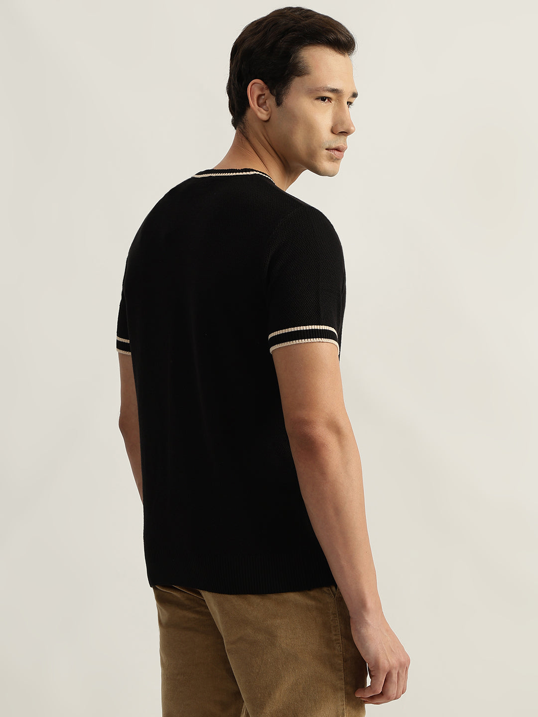 Iconic Men Black Solid Round Neck Short Sleeves Tshirt