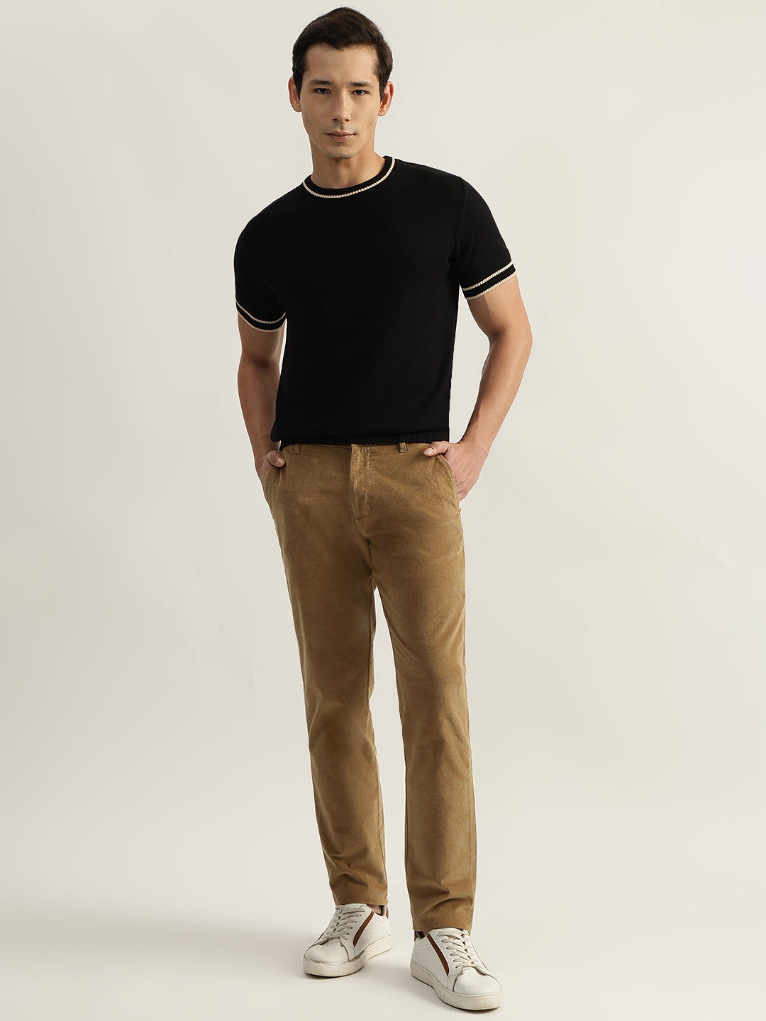Iconic Men Black Solid Round Neck Short Sleeves Tshirt