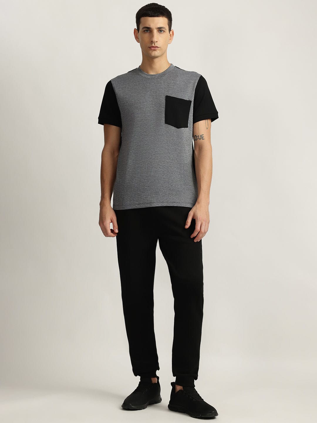 Iconic Men Black Jacquard Round Neck Tshirt