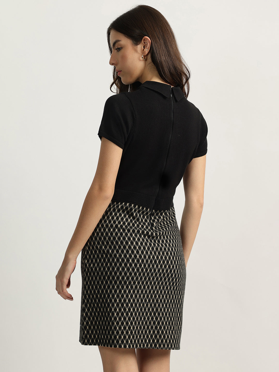 Iconic Women Black Color-Blocked Collar Neck Short Sleeves Bodycon Dress