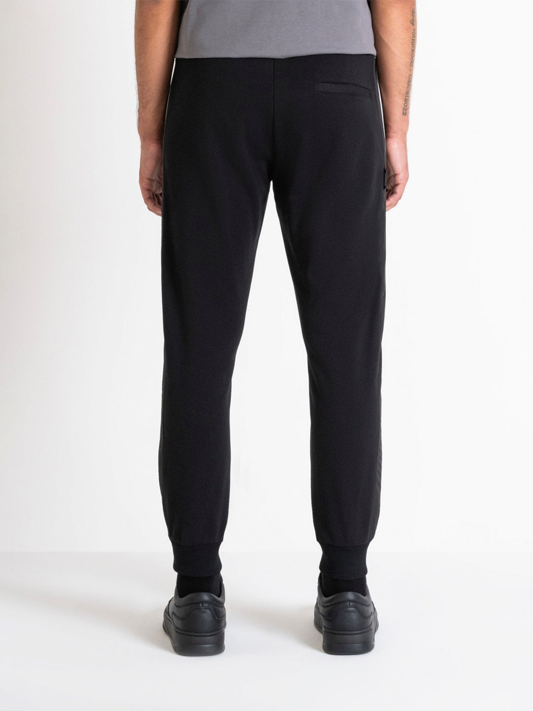 Antony Morato Men Black Solid Regular Fit Mid-Rise Jogger Style Track Pants