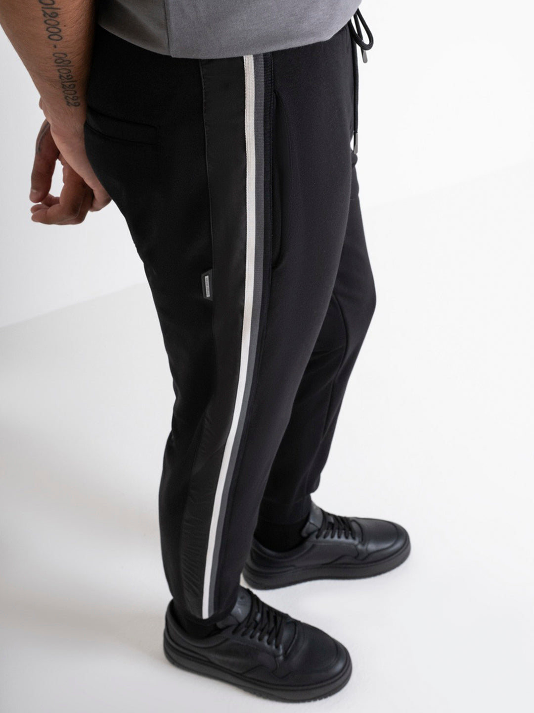Antony Morato Men Black Solid Regular Fit Mid-Rise Jogger Style Track Pants