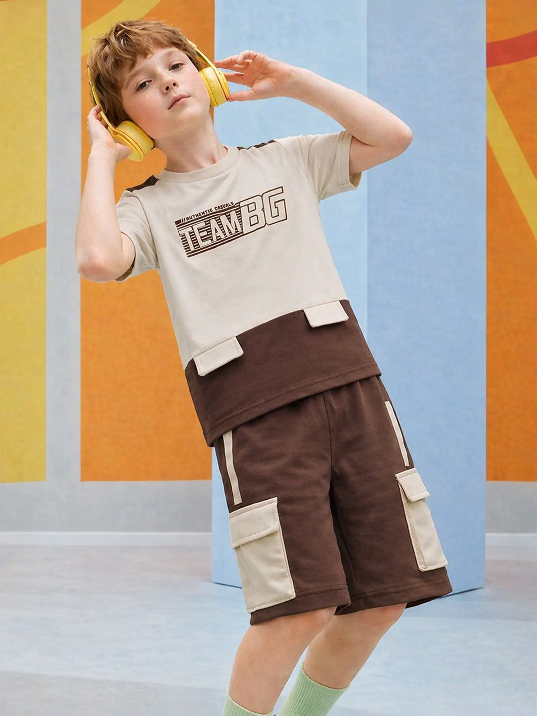 Blue Giraffe Boys Brown Solid Crew Neck TShirt