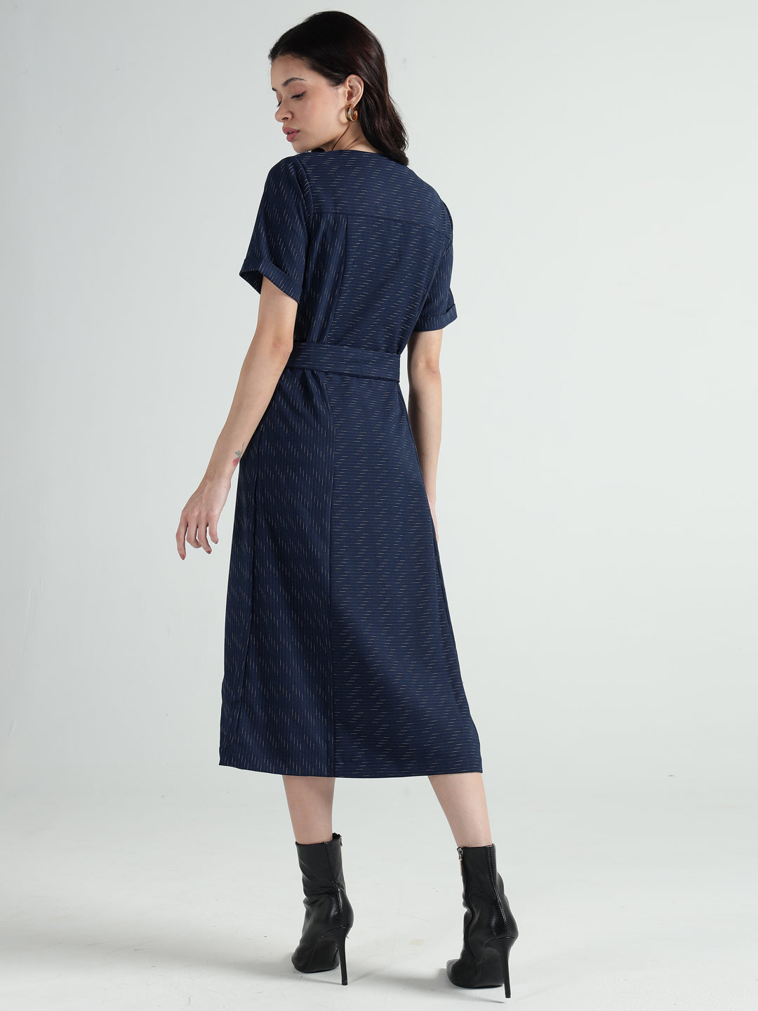 Elle Women Blue Solid V Neck Dress