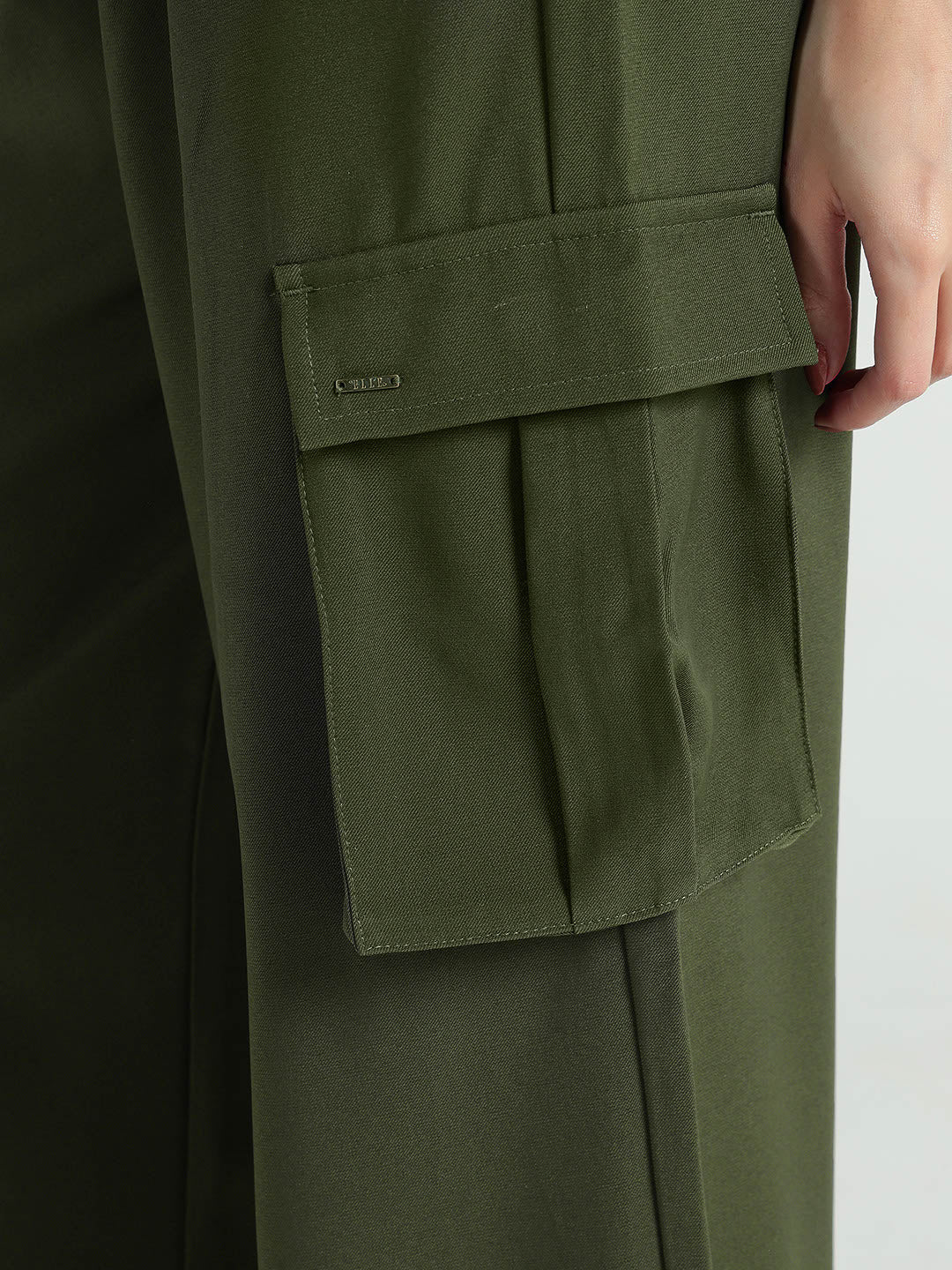 Elle Women Green Regular Fit Solid Trouser