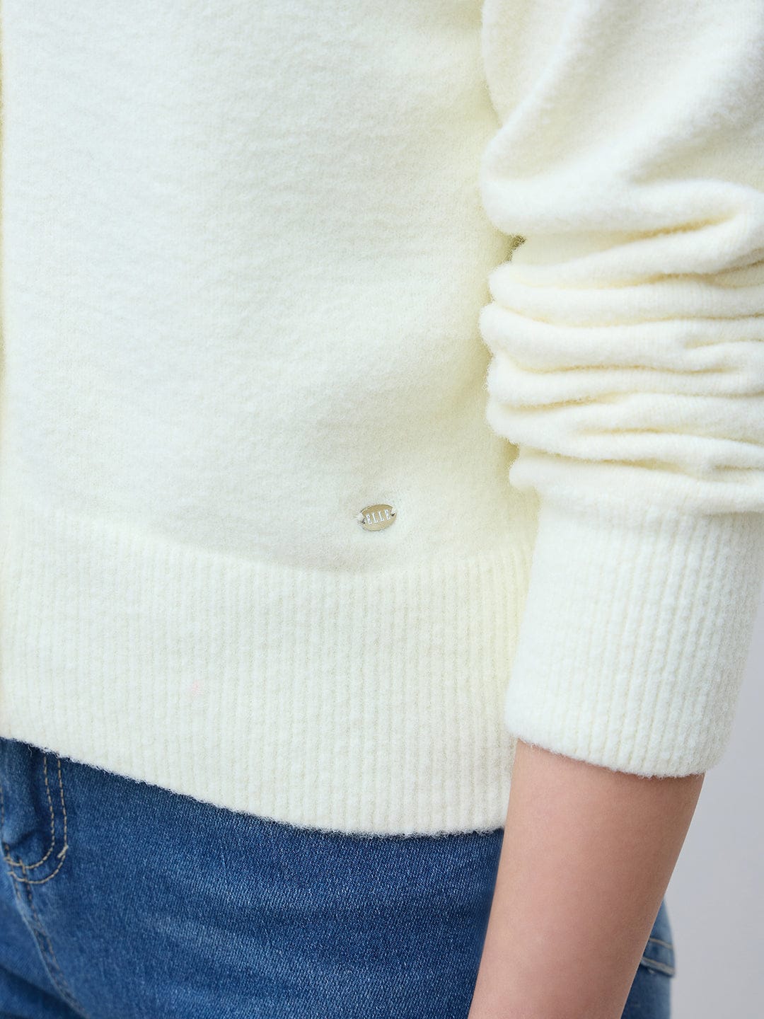 Elle Women Off White Textured V Neck Sweater