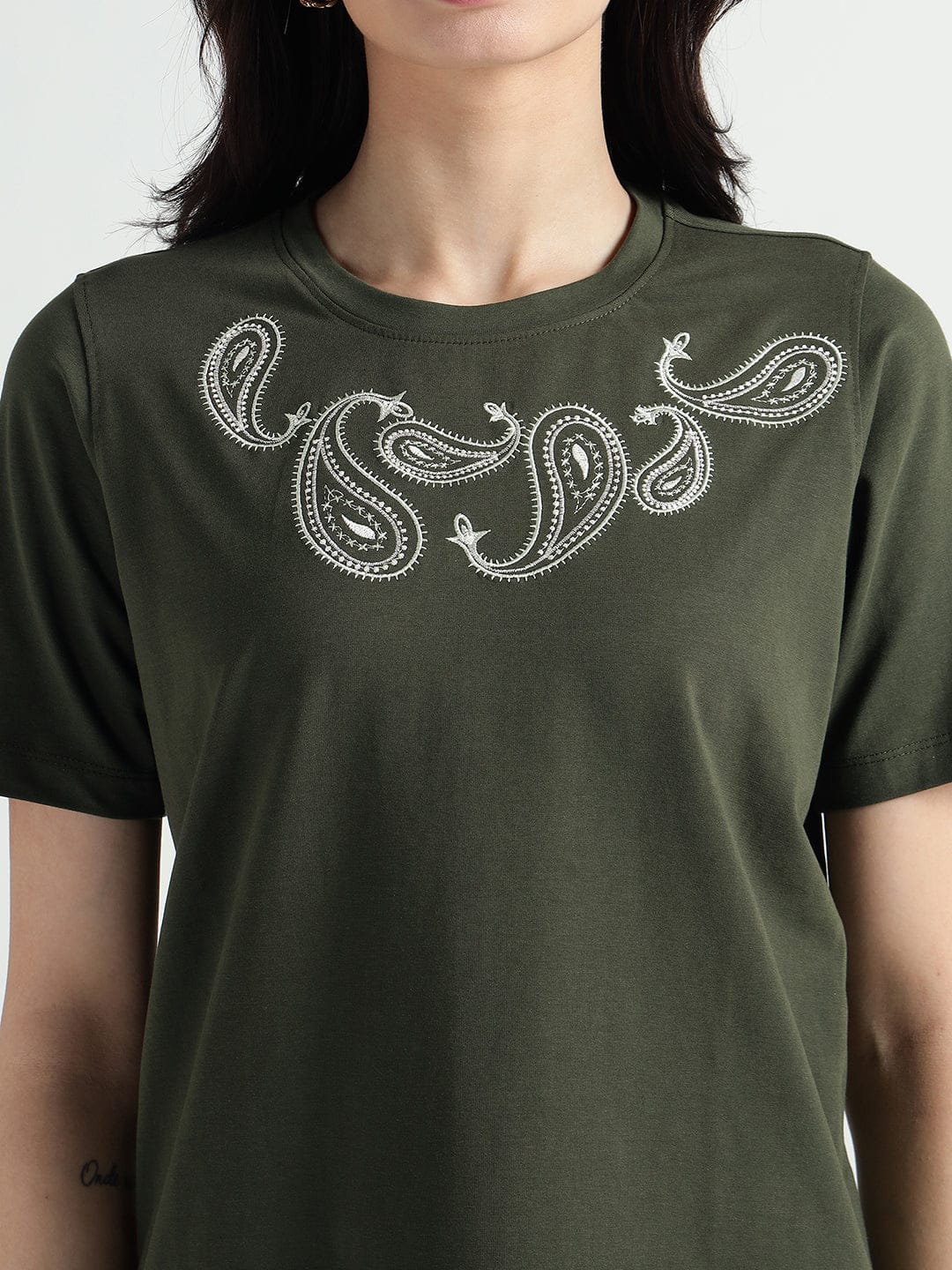 Elle Women Green Solid Round Neck Tshirt