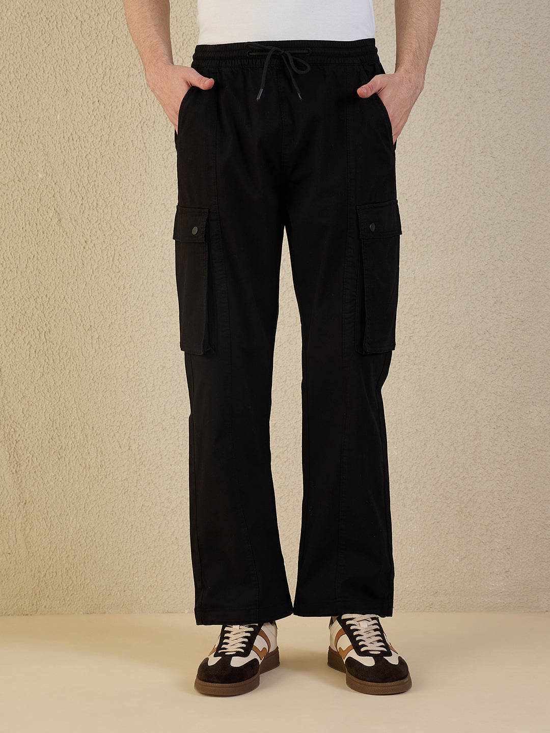 Iconic Men Black Solid Straight Fit Cargo Pant