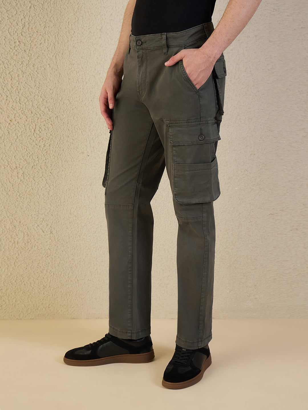 Iconic Men Olive Solid Cargo Pant