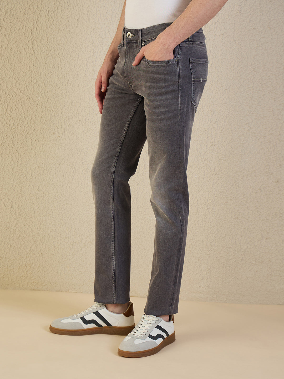 Iconic Men Grey Solid Slim Fit Jeans